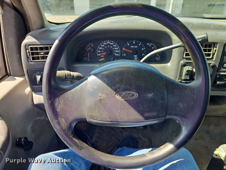 image for item EO4668 2002 Ford F450 Super Duty dump truck