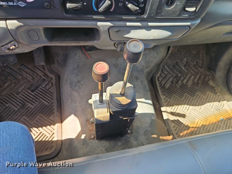 image for item EO4668 2002 Ford F450 Super Duty dump truck