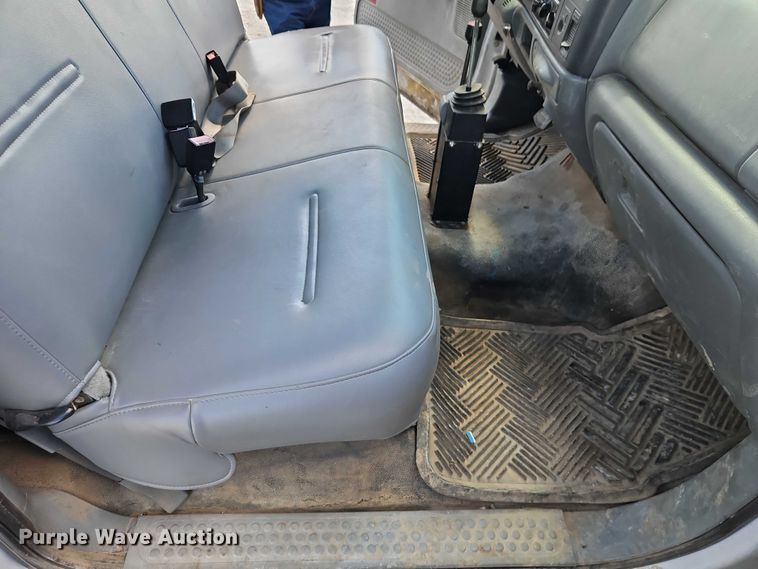 image for item EO4668 2002 Ford F450 Super Duty dump truck