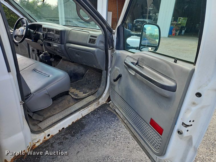 image for item EO4668 2002 Ford F450 Super Duty dump truck