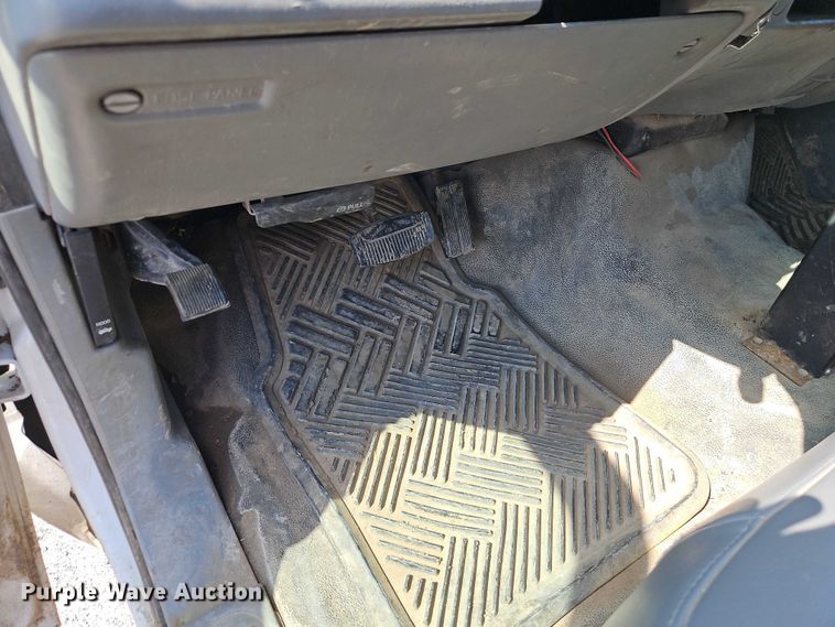 image for item EO4668 2002 Ford F450 Super Duty dump truck