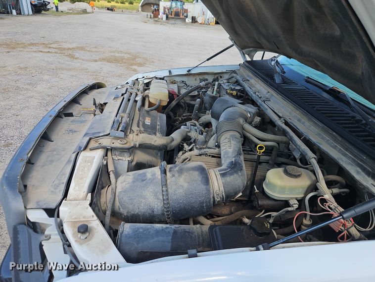 image for item EO4668 2002 Ford F450 Super Duty dump truck