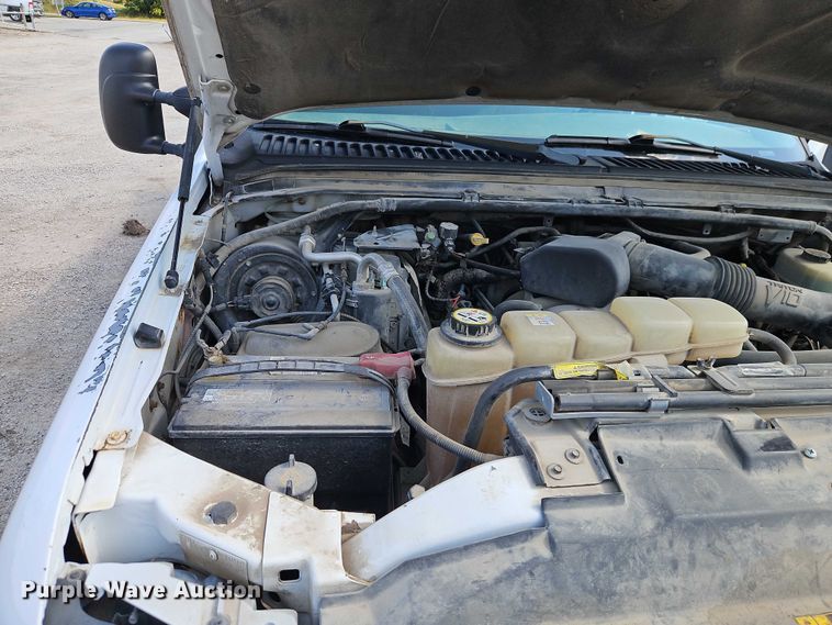 image for item EO4668 2002 Ford F450 Super Duty dump truck