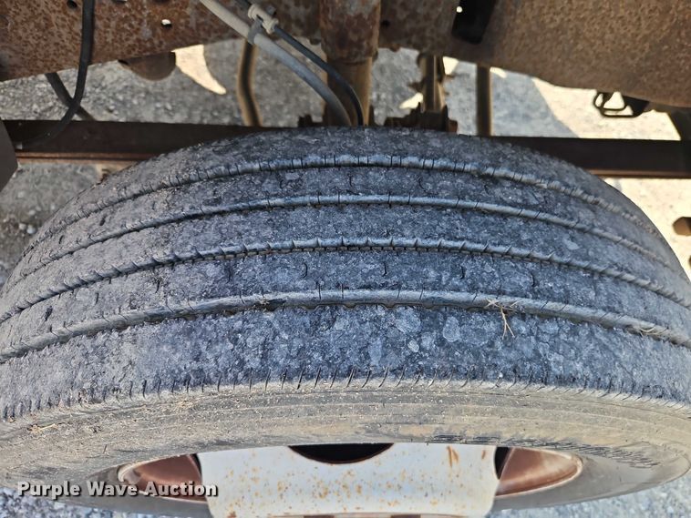 image for item EO4668 2002 Ford F450 Super Duty dump truck