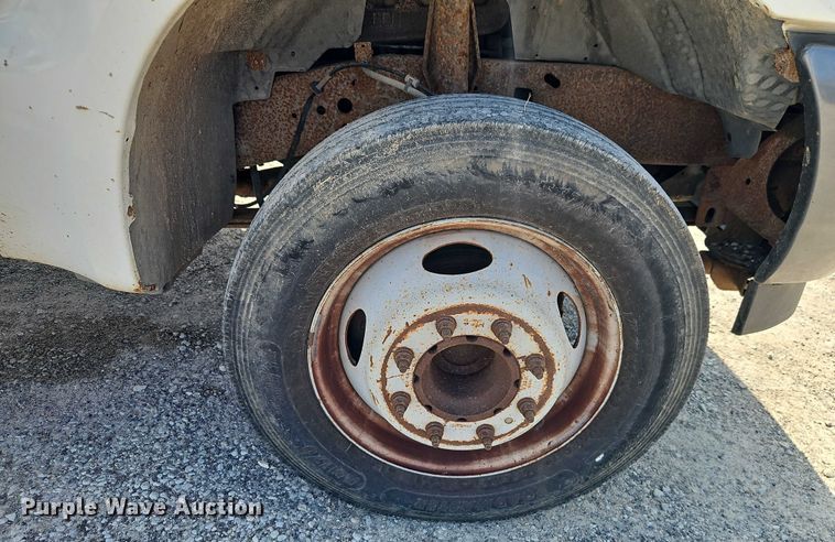 image for item EO4668 2002 Ford F450 Super Duty dump truck