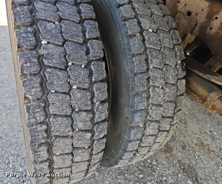 image for item EO4668 2002 Ford F450 Super Duty dump truck