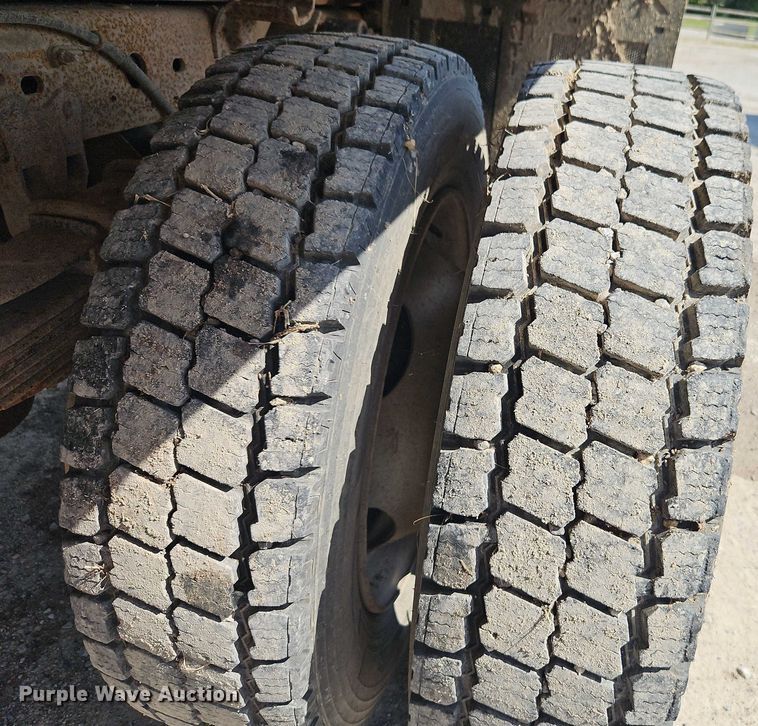 image for item EO4668 2002 Ford F450 Super Duty dump truck