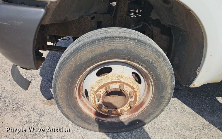 image for item EO4668 2002 Ford F450 Super Duty dump truck