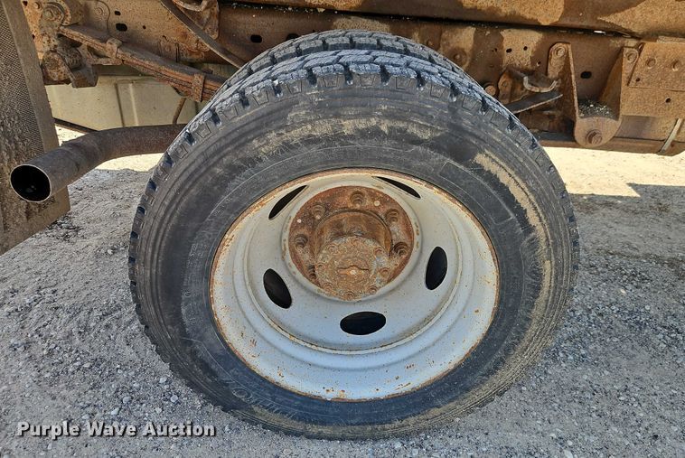 image for item EO4668 2002 Ford F450 Super Duty dump truck