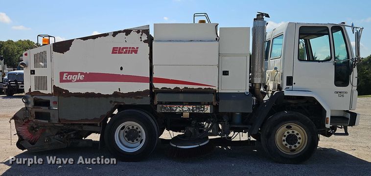 image for item EO4669 2007 Freightliner FC80 street sweeper truck