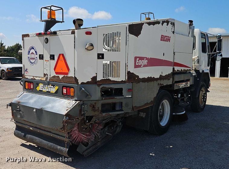 image for item EO4669 2007 Freightliner FC80 street sweeper truck