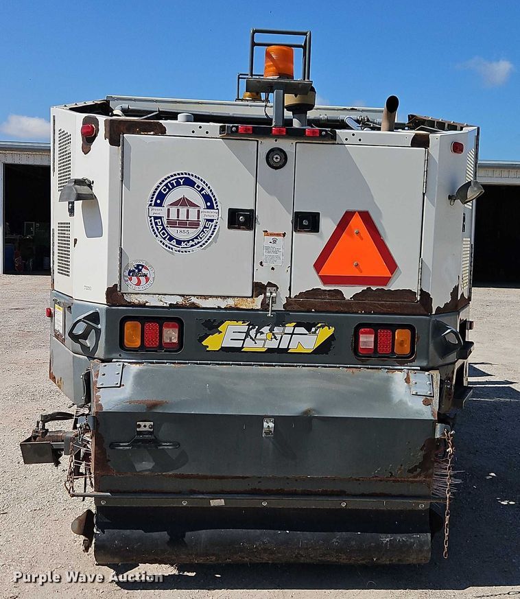 image for item EO4669 2007 Freightliner FC80 street sweeper truck