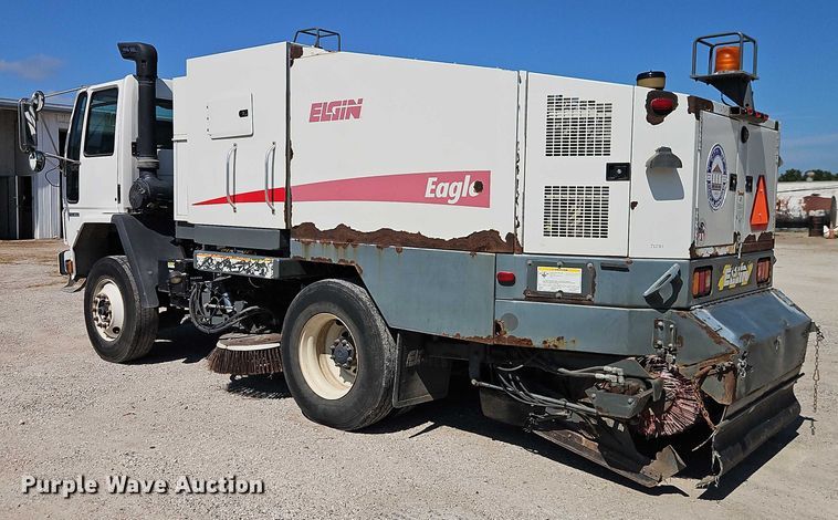 image for item EO4669 2007 Freightliner FC80 street sweeper truck