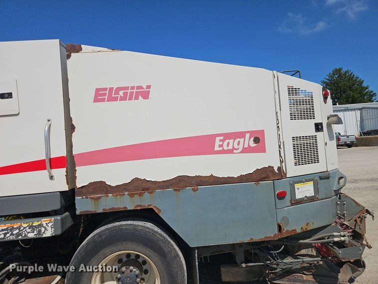 image for item EO4669 2007 Freightliner FC80 street sweeper truck