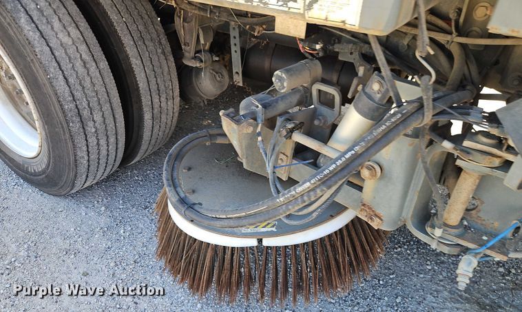 image for item EO4669 2007 Freightliner FC80 street sweeper truck