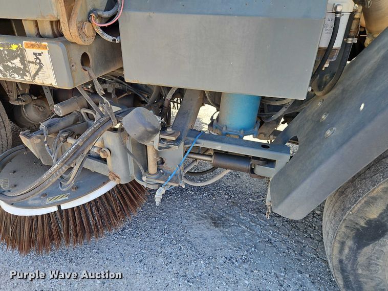 image for item EO4669 2007 Freightliner FC80 street sweeper truck