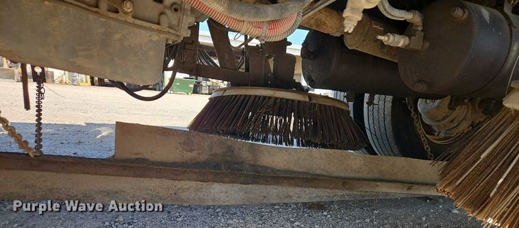 image for item EO4669 2007 Freightliner FC80 street sweeper truck