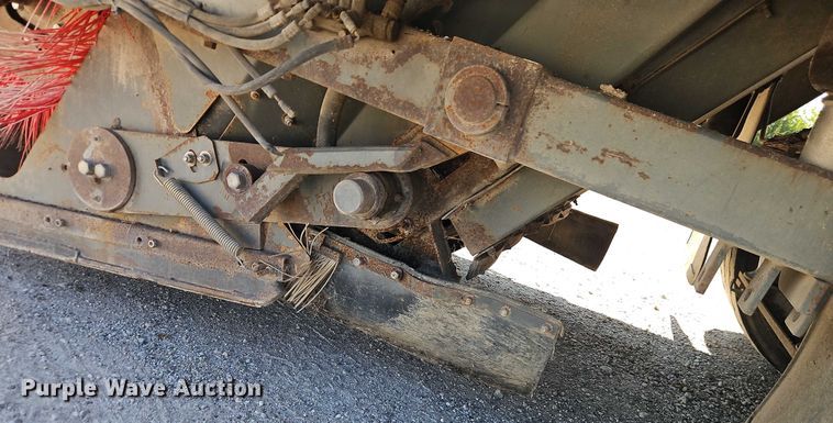 image for item EO4669 2007 Freightliner FC80 street sweeper truck