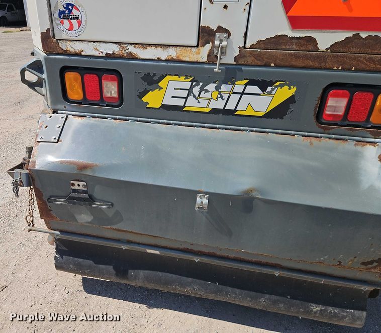 image for item EO4669 2007 Freightliner FC80 street sweeper truck