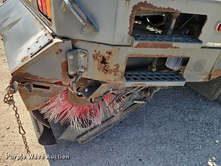 image for item EO4669 2007 Freightliner FC80 street sweeper truck