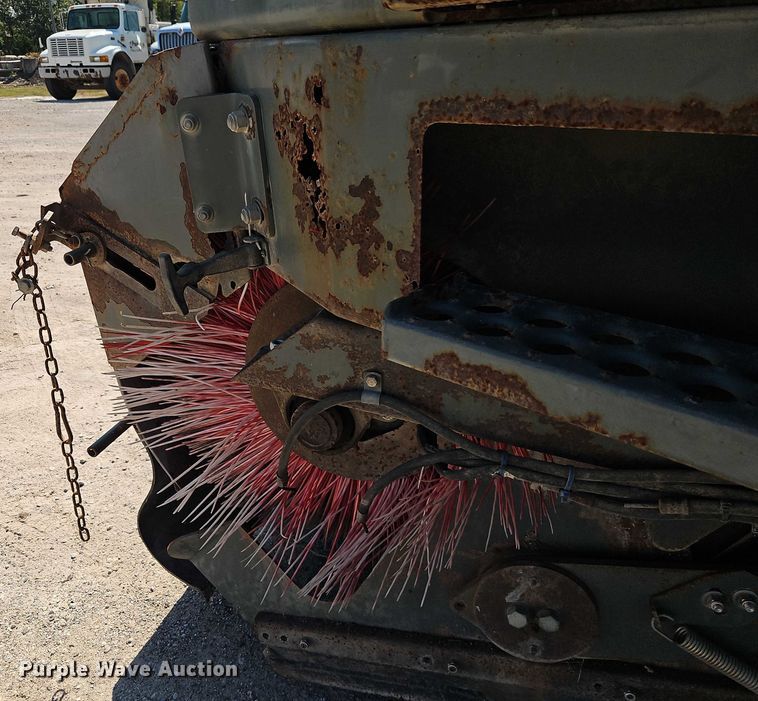 image for item EO4669 2007 Freightliner FC80 street sweeper truck