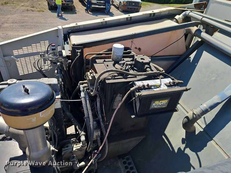 image for item EO4669 2007 Freightliner FC80 street sweeper truck