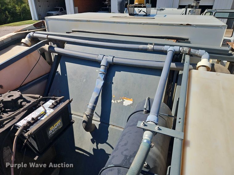 image for item EO4669 2007 Freightliner FC80 street sweeper truck