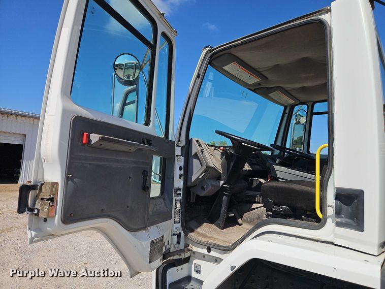 image for item EO4669 2007 Freightliner FC80 street sweeper truck