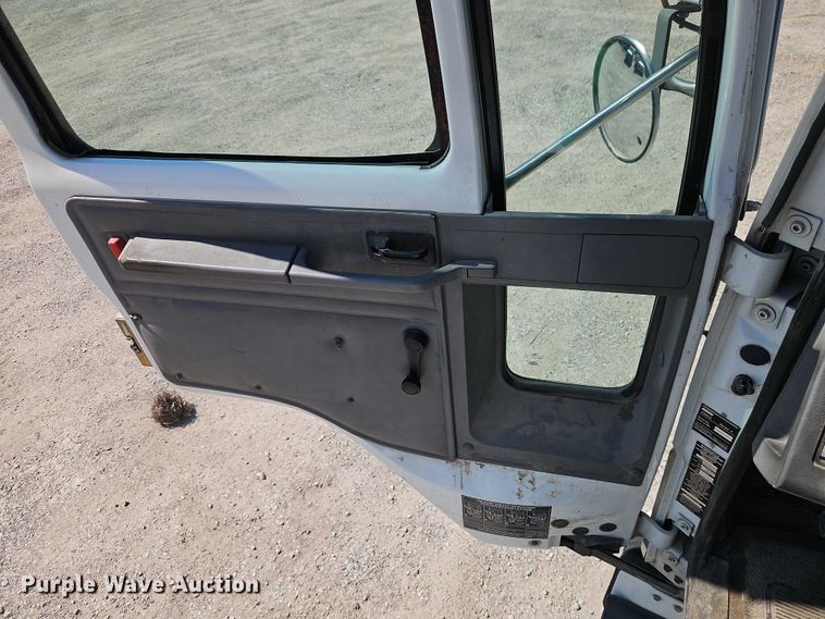 image for item EO4669 2007 Freightliner FC80 street sweeper truck