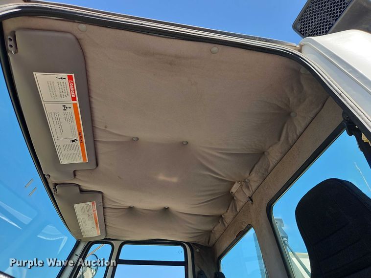 image for item EO4669 2007 Freightliner FC80 street sweeper truck