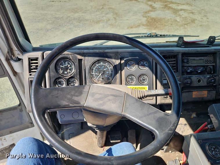 image for item EO4669 2007 Freightliner FC80 street sweeper truck