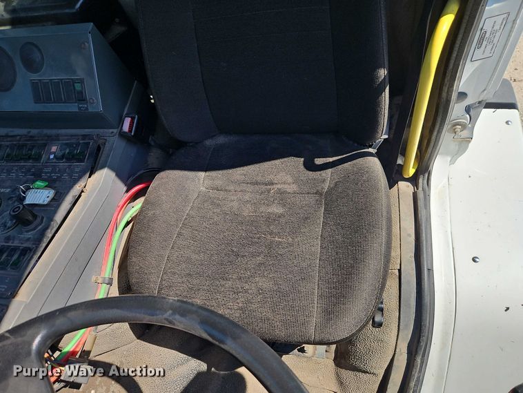 image for item EO4669 2007 Freightliner FC80 street sweeper truck