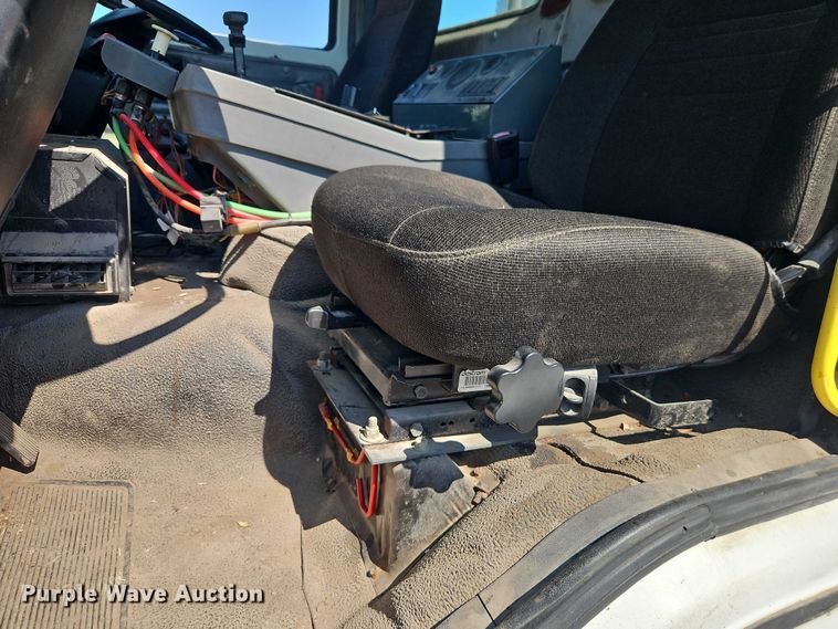 image for item EO4669 2007 Freightliner FC80 street sweeper truck