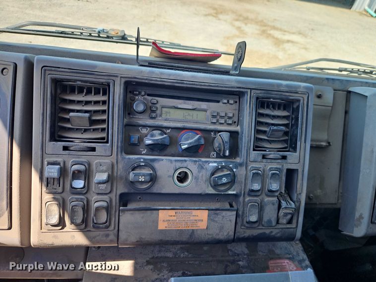 image for item EO4669 2007 Freightliner FC80 street sweeper truck