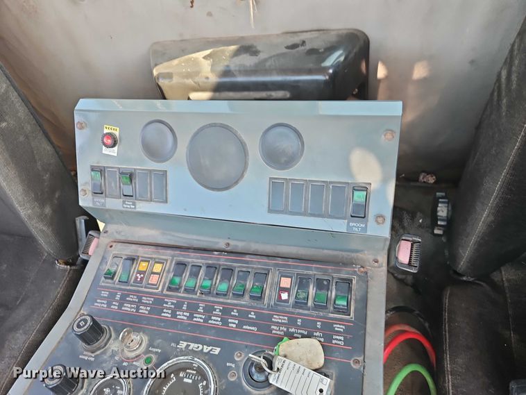 image for item EO4669 2007 Freightliner FC80 street sweeper truck