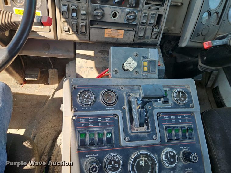 image for item EO4669 2007 Freightliner FC80 street sweeper truck