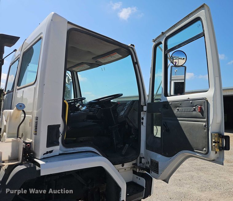image for item EO4669 2007 Freightliner FC80 street sweeper truck