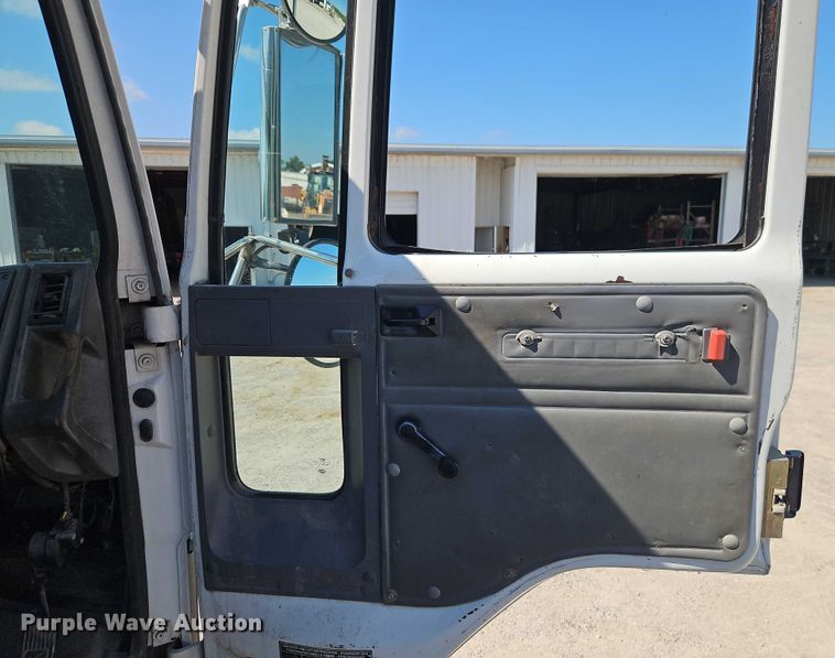 image for item EO4669 2007 Freightliner FC80 street sweeper truck