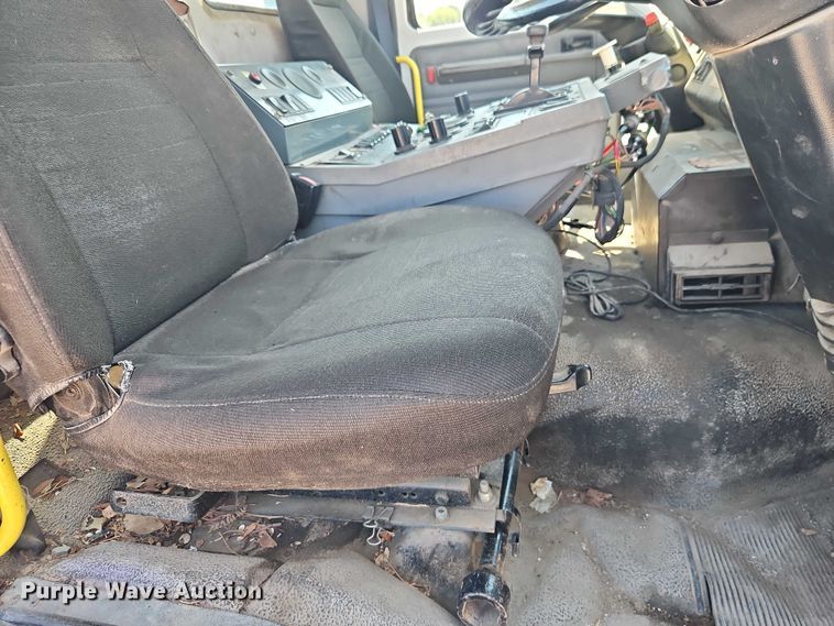 image for item EO4669 2007 Freightliner FC80 street sweeper truck