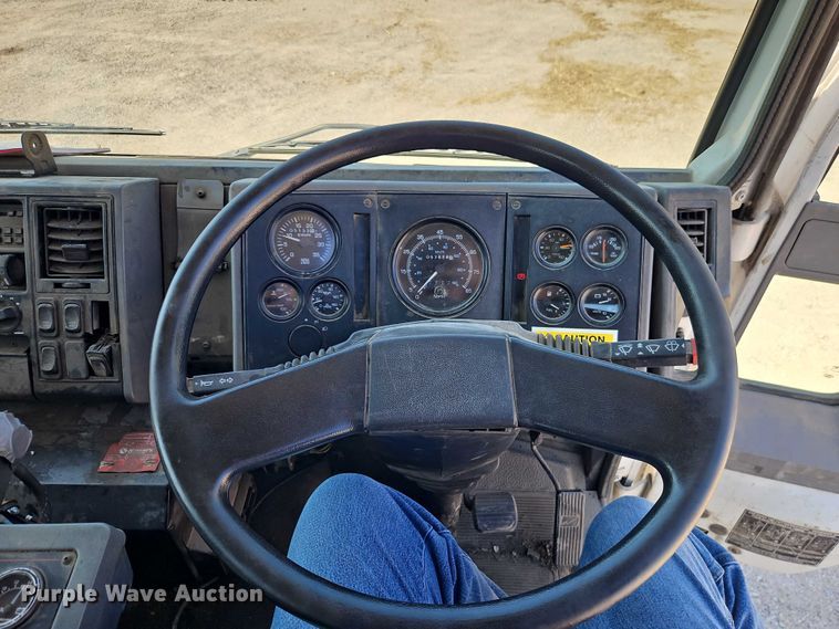 image for item EO4669 2007 Freightliner FC80 street sweeper truck