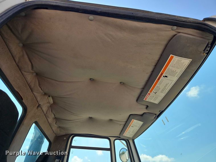 image for item EO4669 2007 Freightliner FC80 street sweeper truck