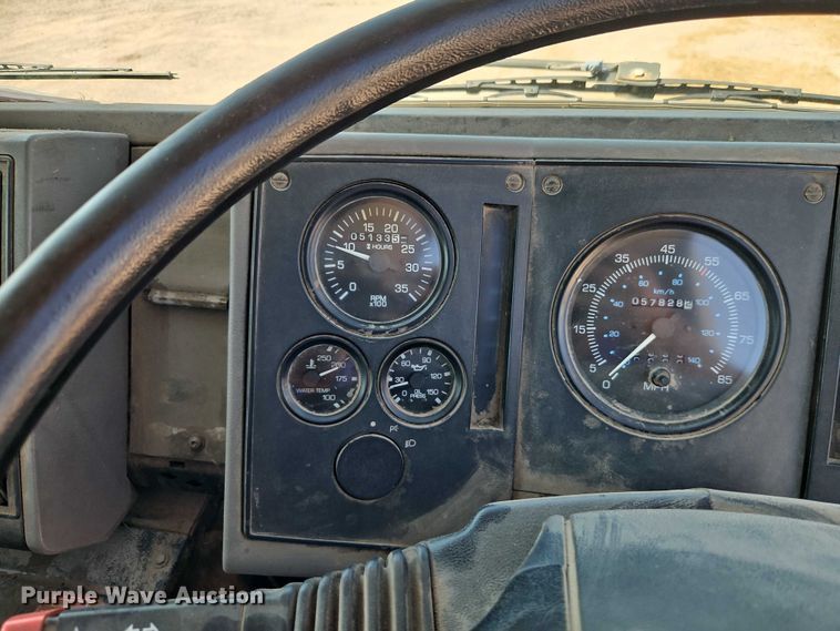 image for item EO4669 2007 Freightliner FC80 street sweeper truck