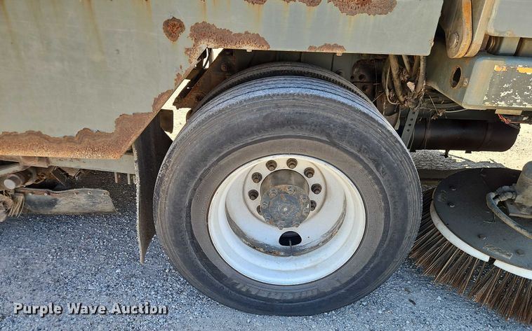 image for item EO4669 2007 Freightliner FC80 street sweeper truck