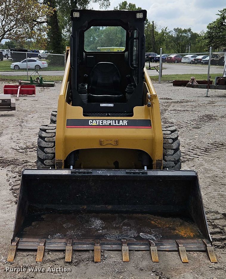 MINI CARGADOR SOBRE RUEDAS 2004 CATERPILLAR 236