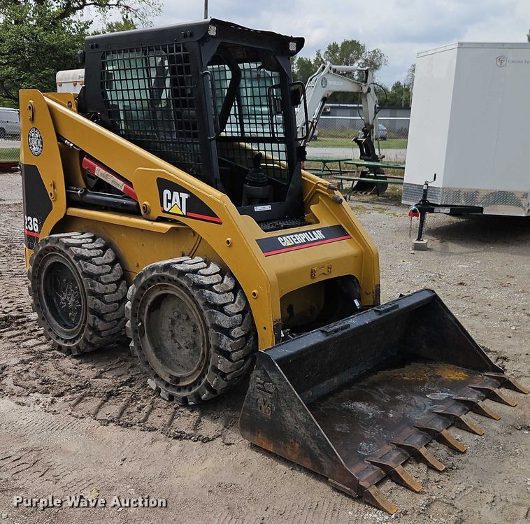 MINI CARGADOR SOBRE RUEDAS 2004 CATERPILLAR 236