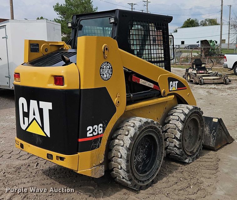 MINI CARGADOR SOBRE RUEDAS 2004 CATERPILLAR 236