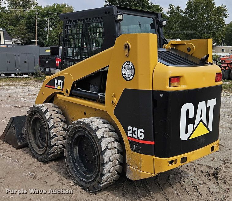 image for item EO4685 2004 Caterpillar 236 skid steer loader