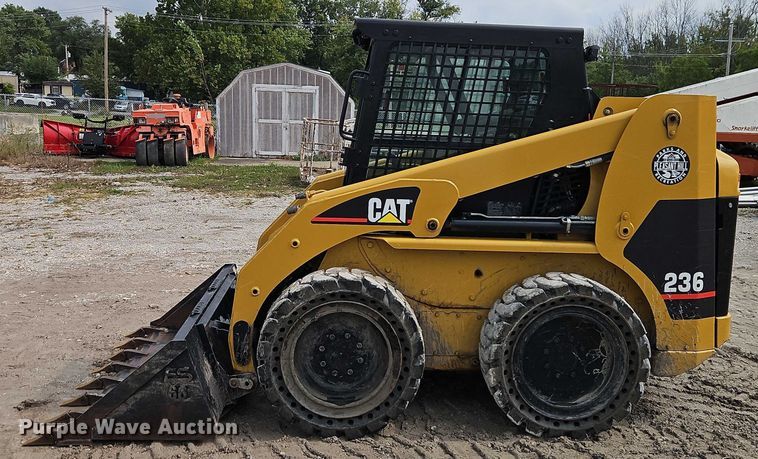 image for item EO4685 2004 Caterpillar 236 skid steer loader