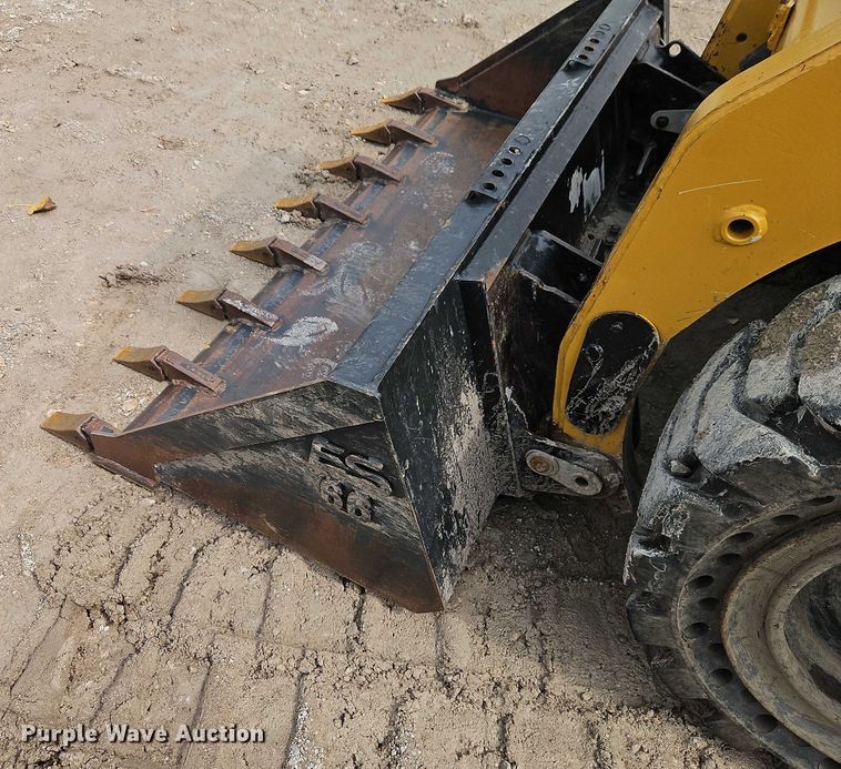 image for item EO4685 2004 Caterpillar 236 skid steer loader