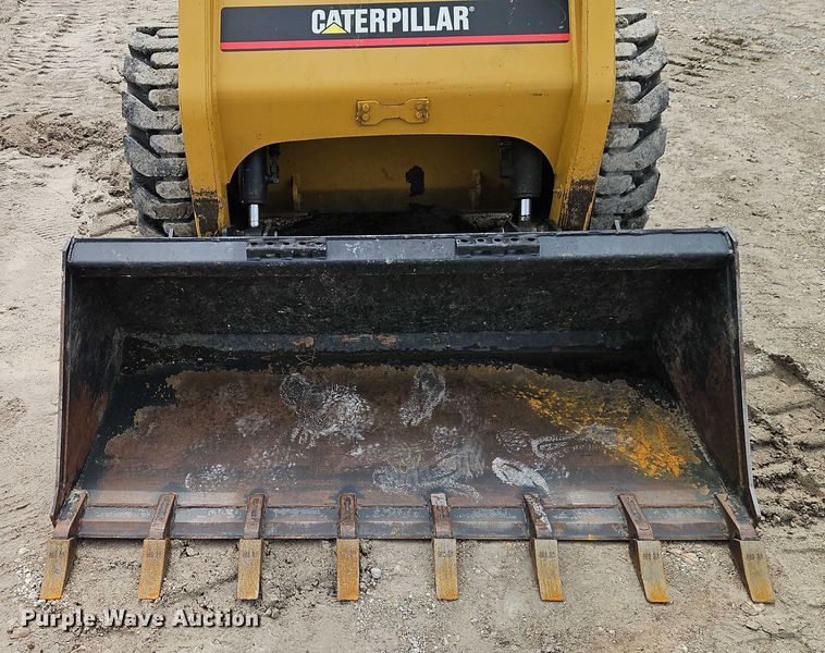image for item EO4685 2004 Caterpillar 236 skid steer loader